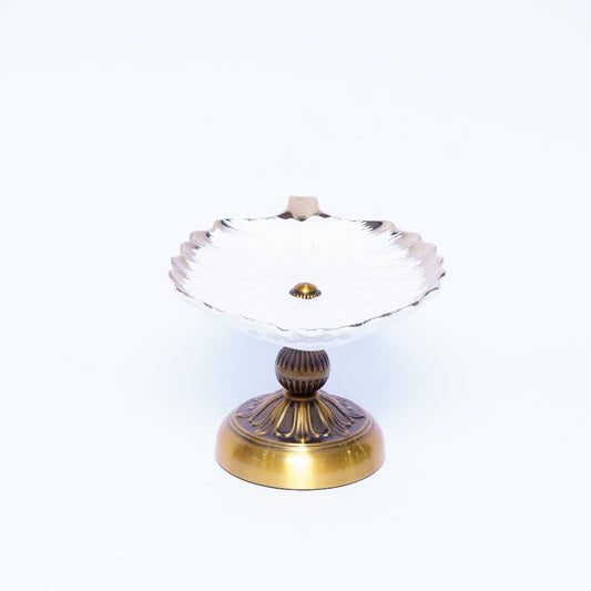 Elegant Leaf Design: Golden Metal and White Glass Dish