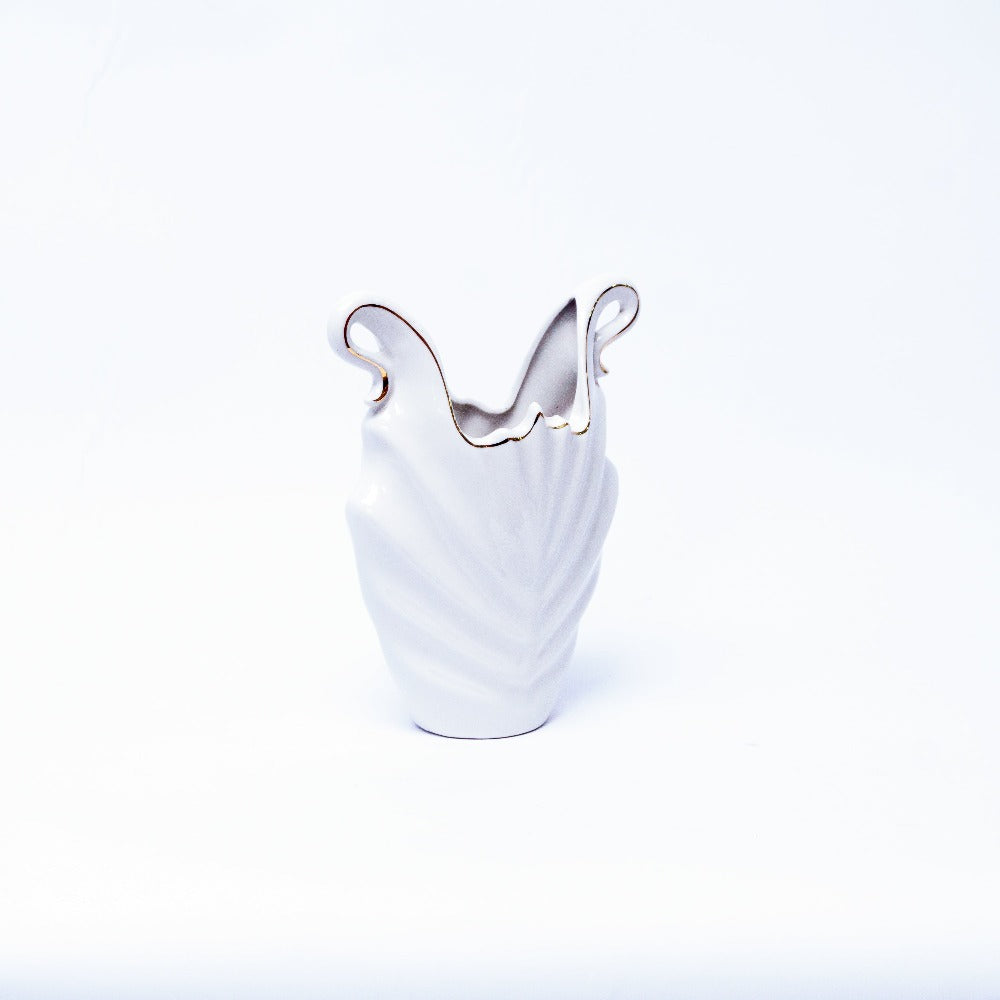Elegant White Vase: A Beautiful Accent for Your Space