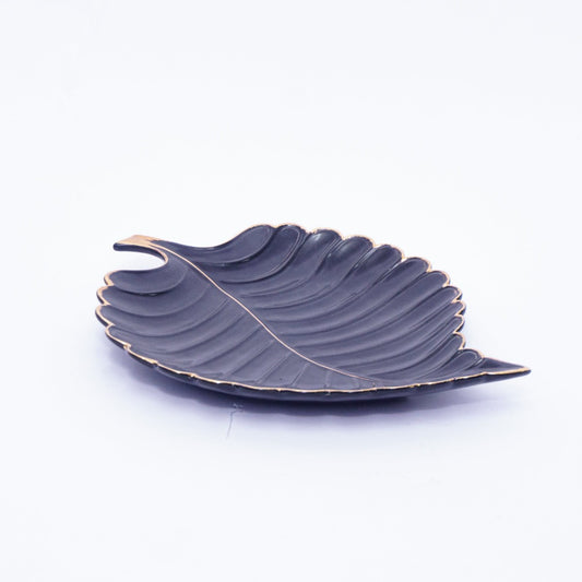 Leaf-Inspired Serving Dish: Nature's Elegance on Your Table