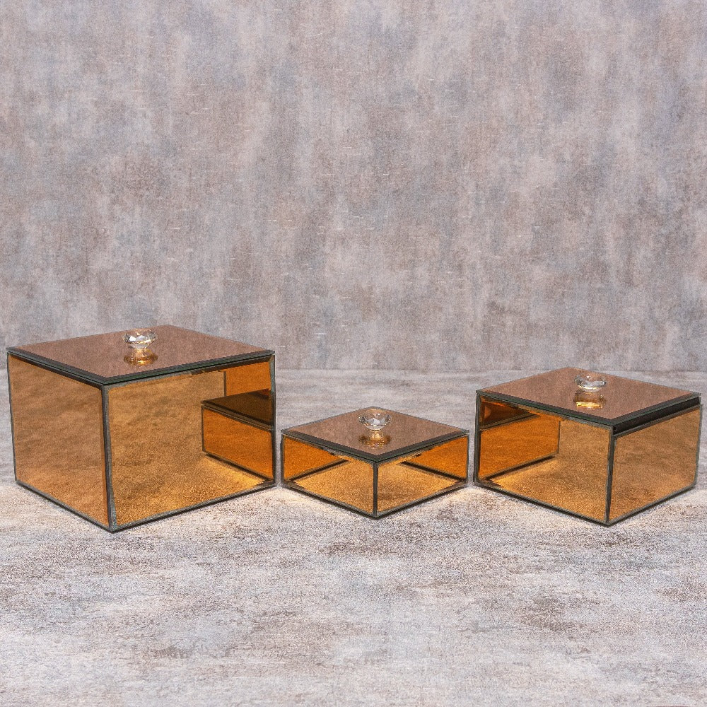 Gilded Elegance: Set of Glass Boxes in Golden Hue - The Perfect Gift for Every Occasion