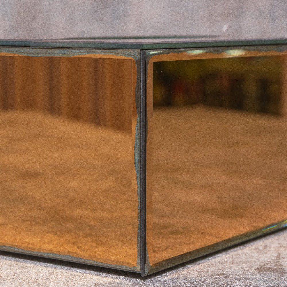 Gilded Elegance: Set of Glass Boxes in Golden Hue - The Perfect Gift for Every Occasion