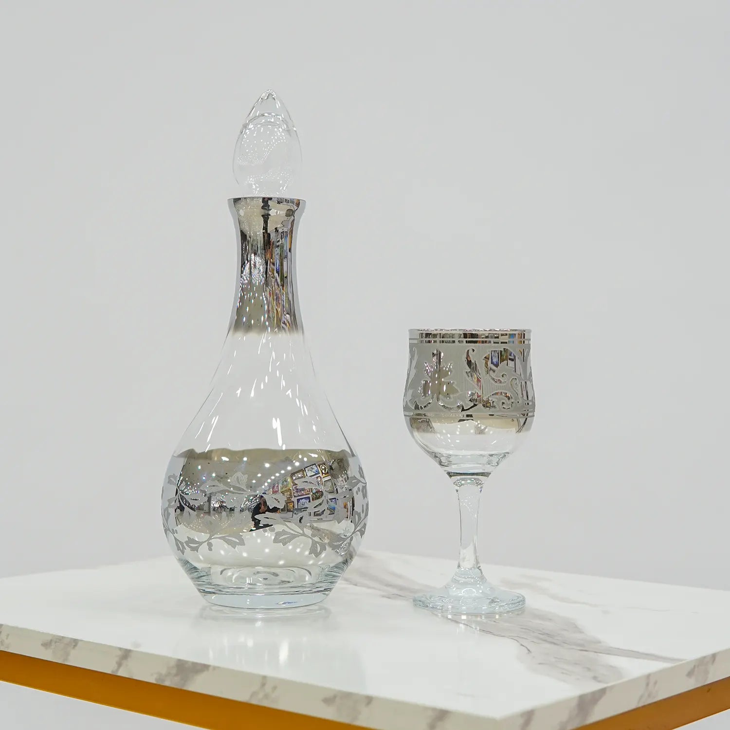 Refined Elegance: High-Quality Glass Jug Set with Matching Water Glasses