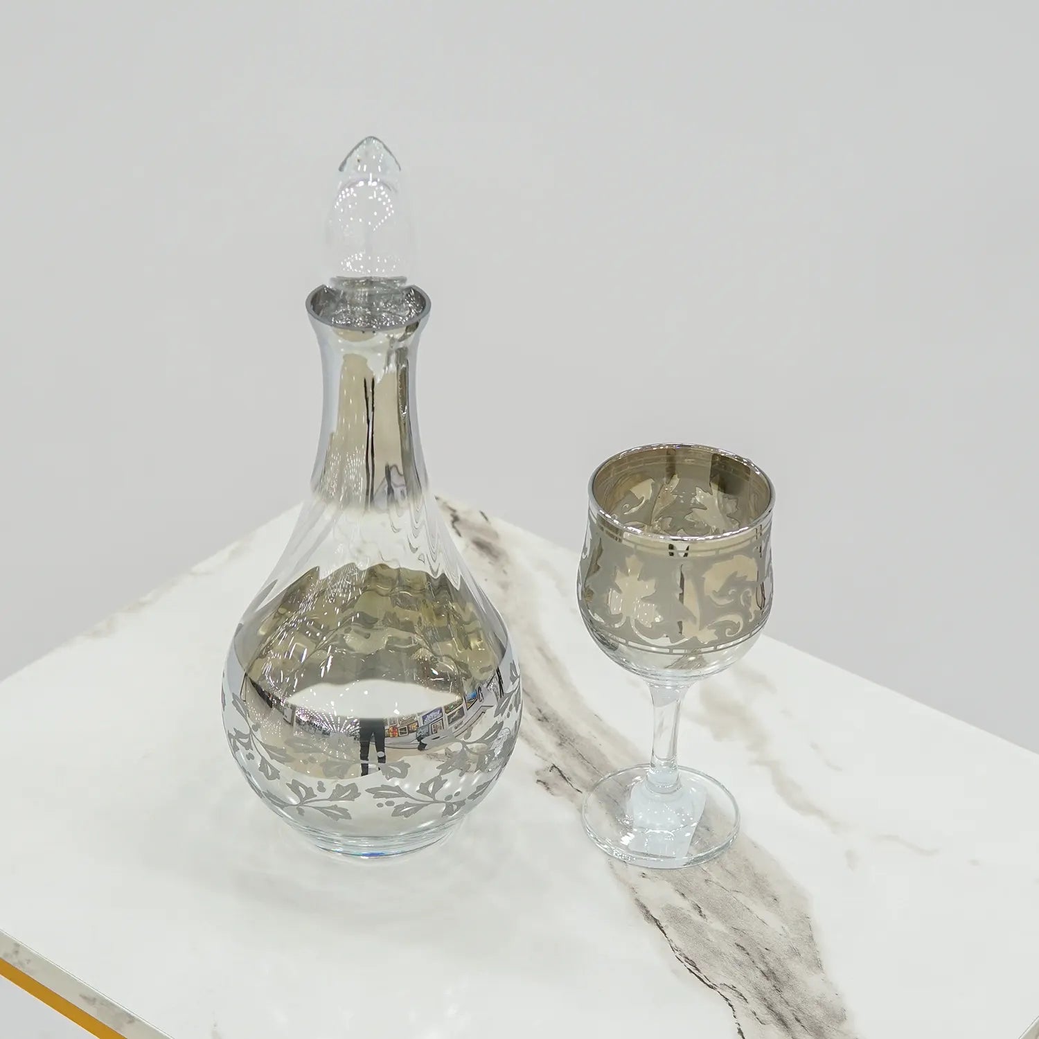 Refined Elegance: High-Quality Glass Jug Set with Matching Water Glasses